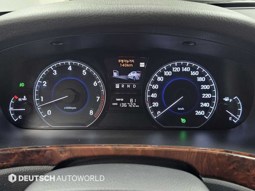 HYUNDAI Equus - Vista 8