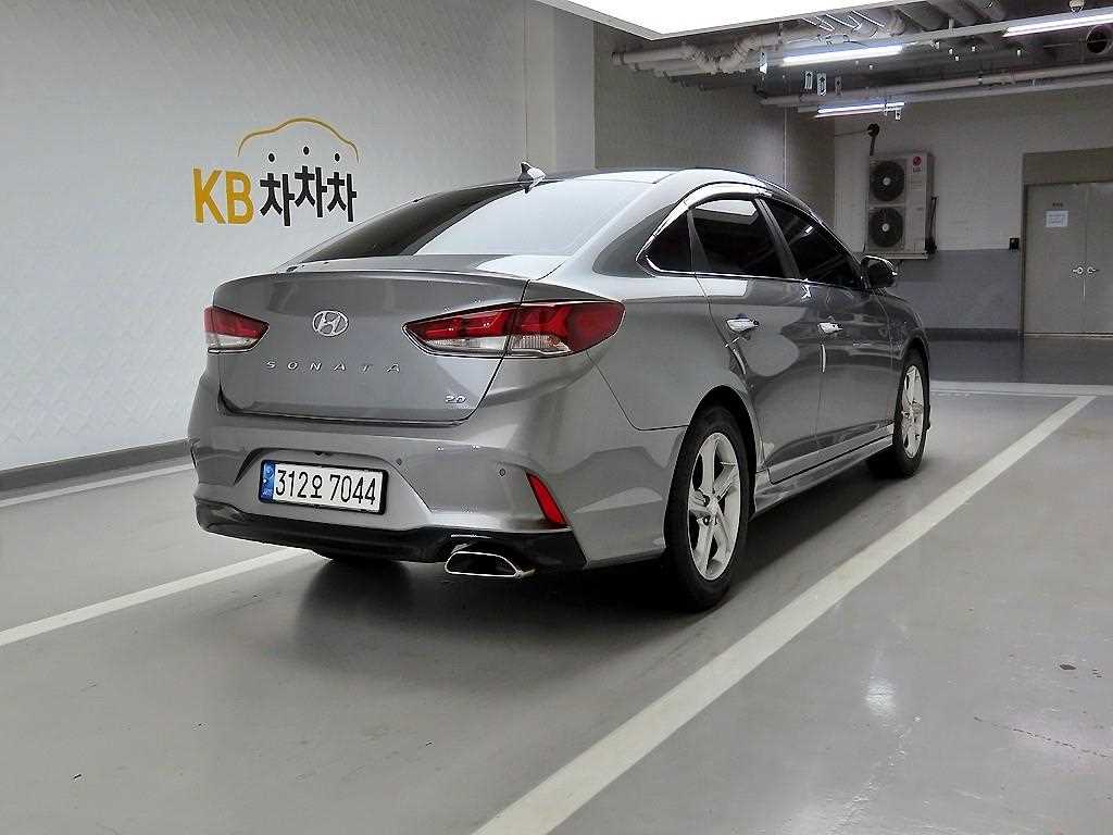 HYUNDAI Sonata - Vista 4