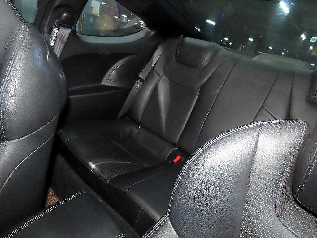 HYUNDAI Genesis - Vista 7