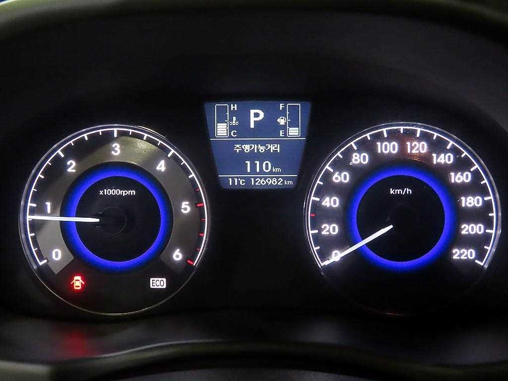 HYUNDAI Accent - Vista 9