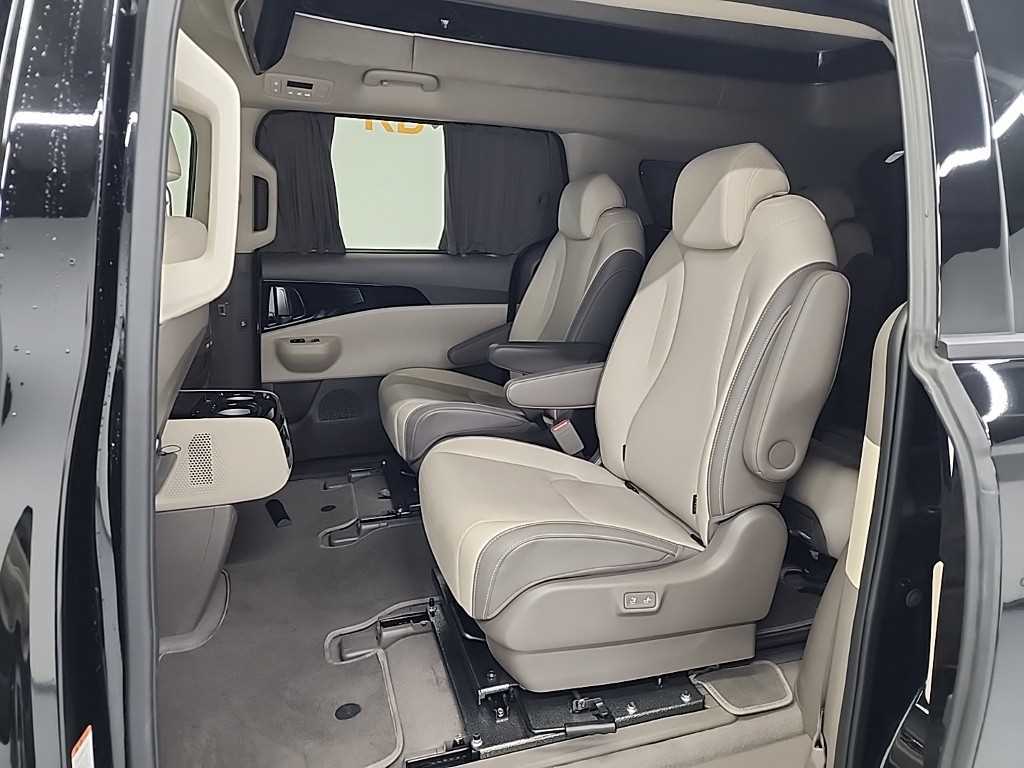 KIA Carnival - Vista 12