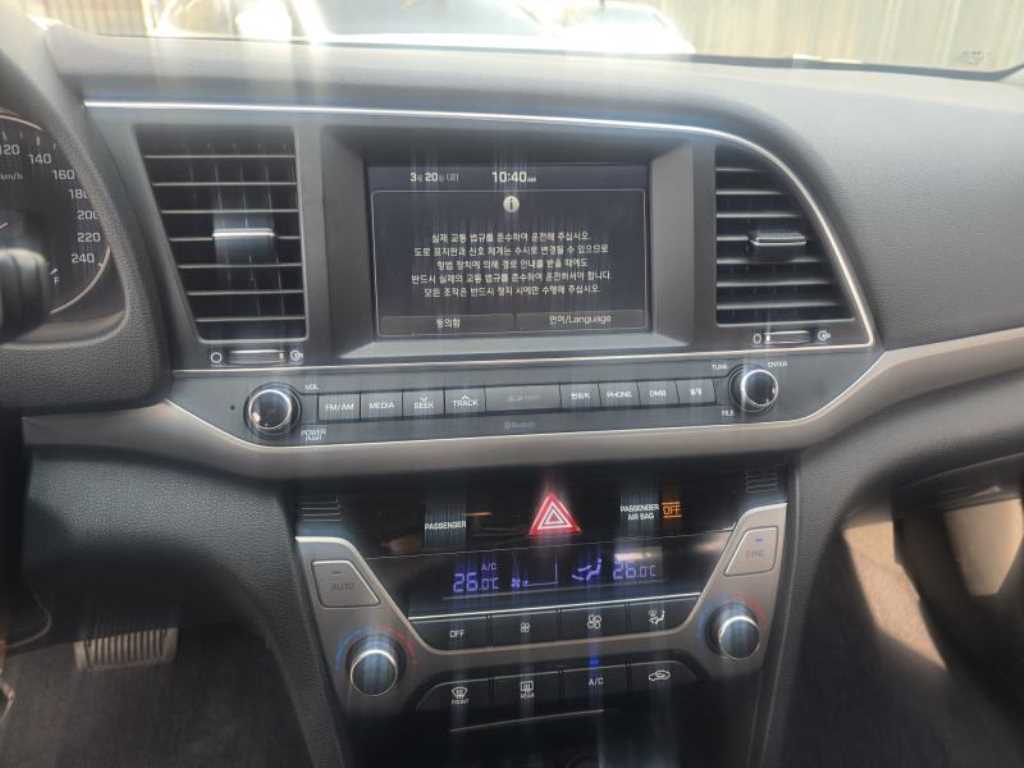 HYUNDAI Avante - Vista 7