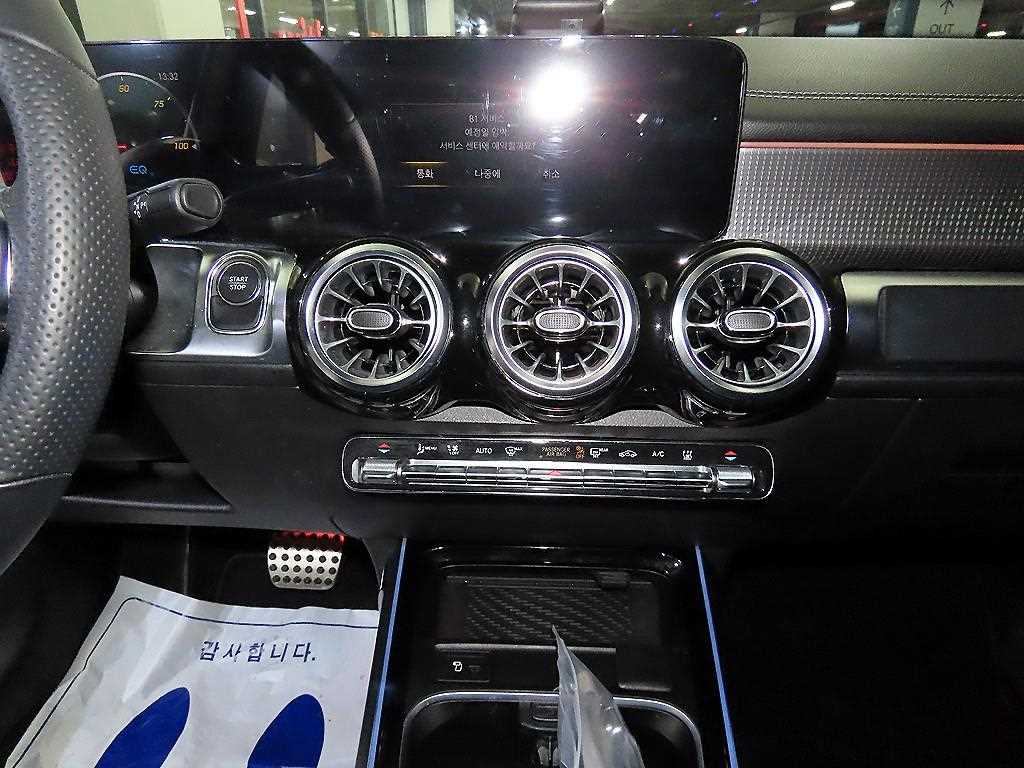 Mercedes Benz EQB - Vista 11