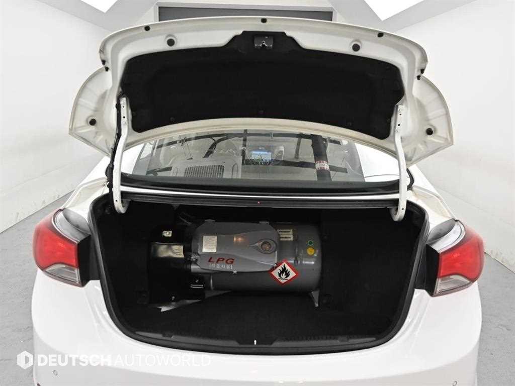 HYUNDAI Avante 2015 Blanco - Importación desde Corea - HF Imports Iquique - Foto 19