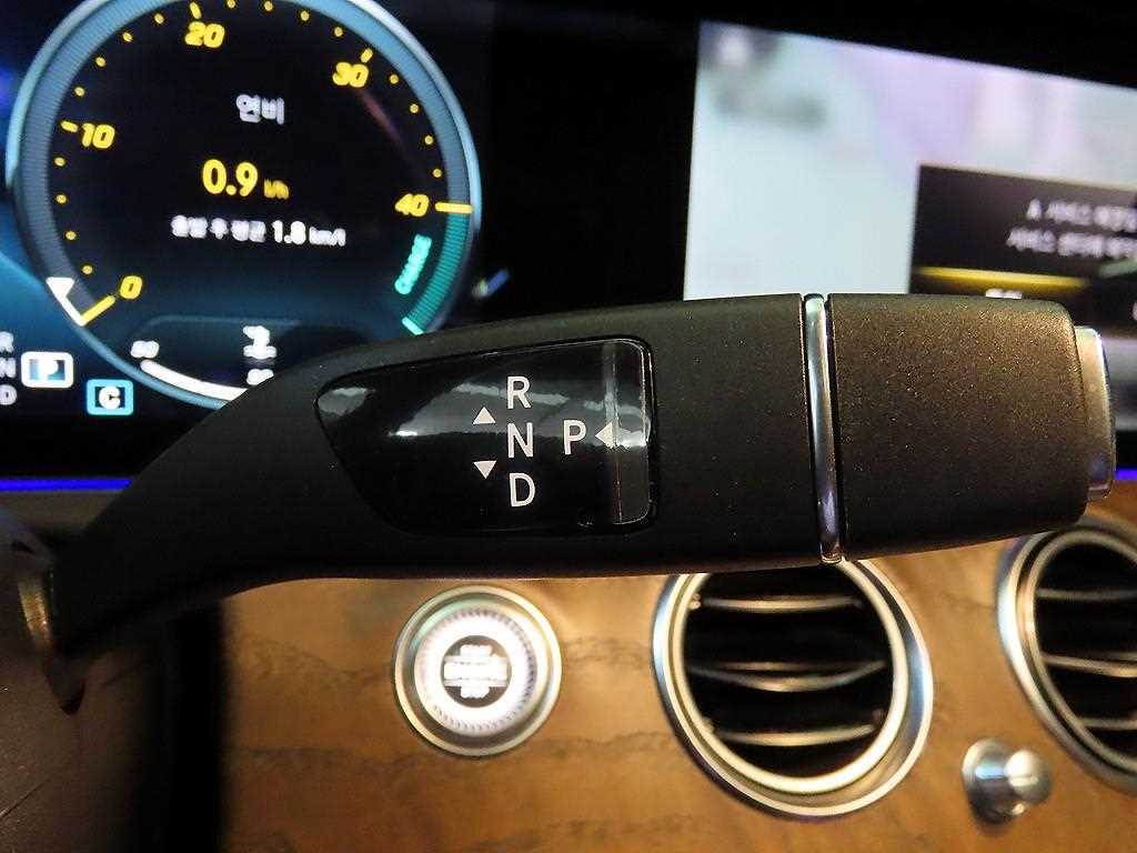 Mercedes Benz E class - Vista 12