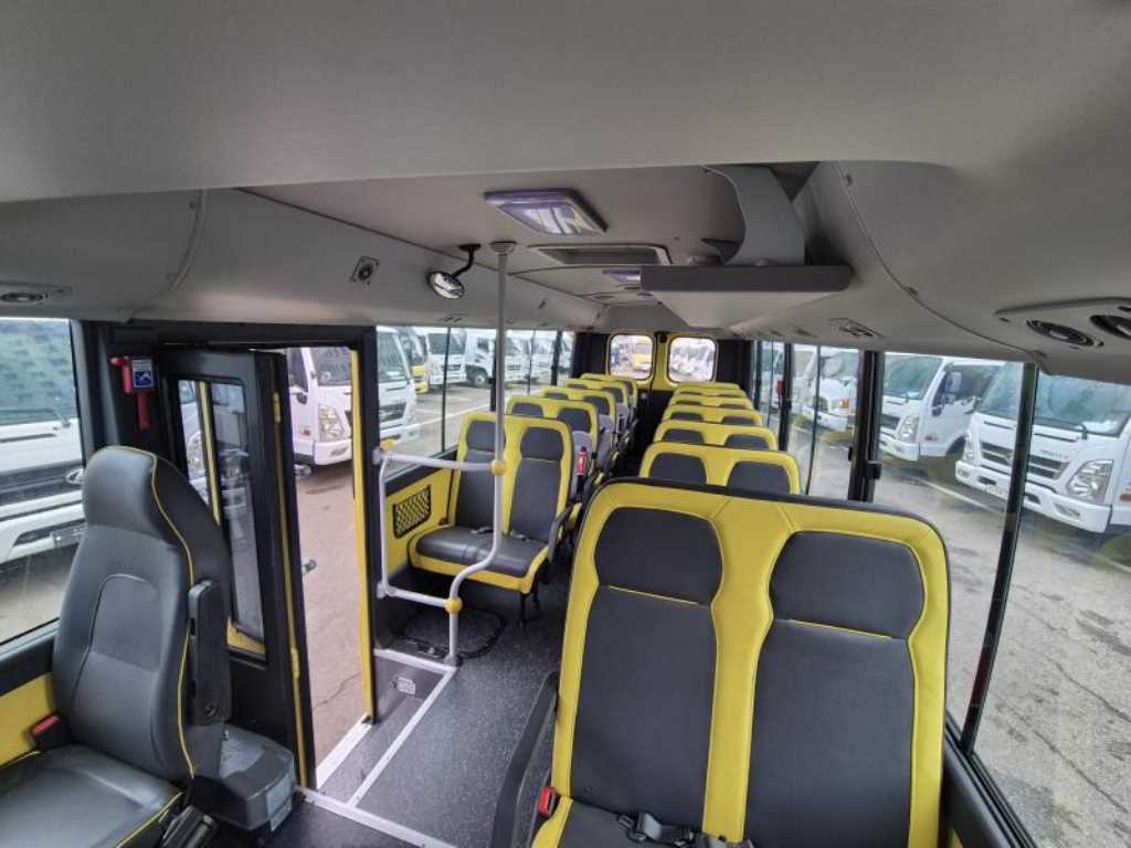 medium and large bus Hyundai bus - Vista 12