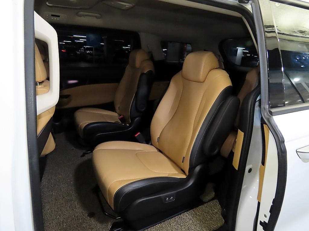 KIA Carnival - Vista 7