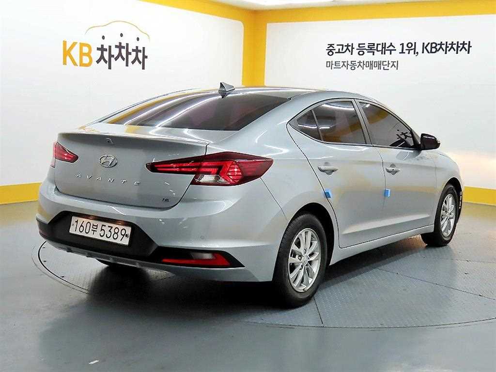 HYUNDAI Avante - Vista 4