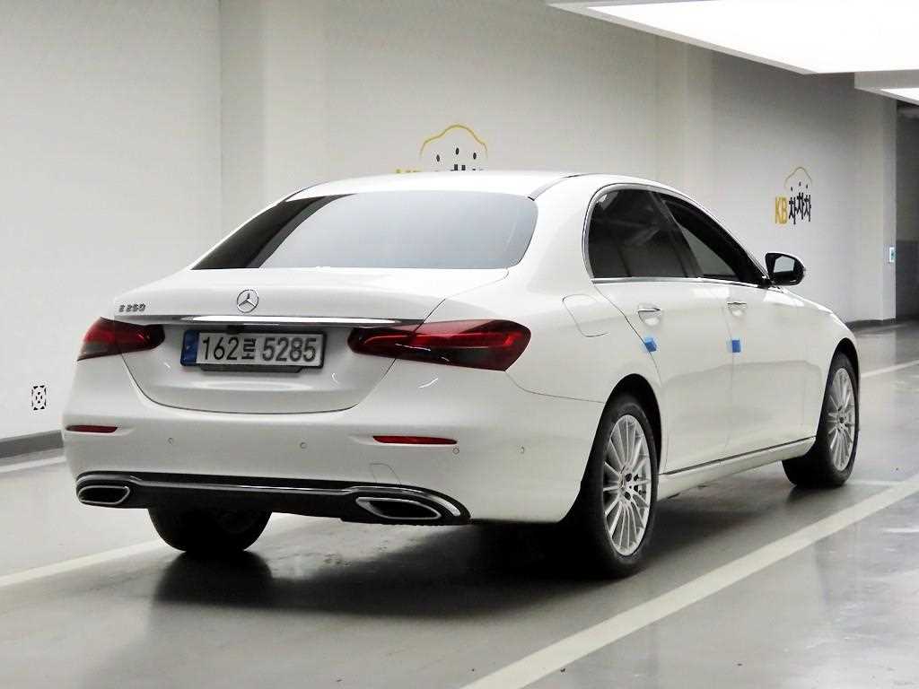 Mercedes Benz E class - Vista 4