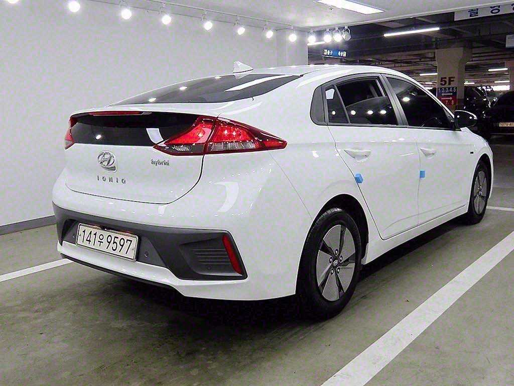 HYUNDAI Ioniq - Vista 4