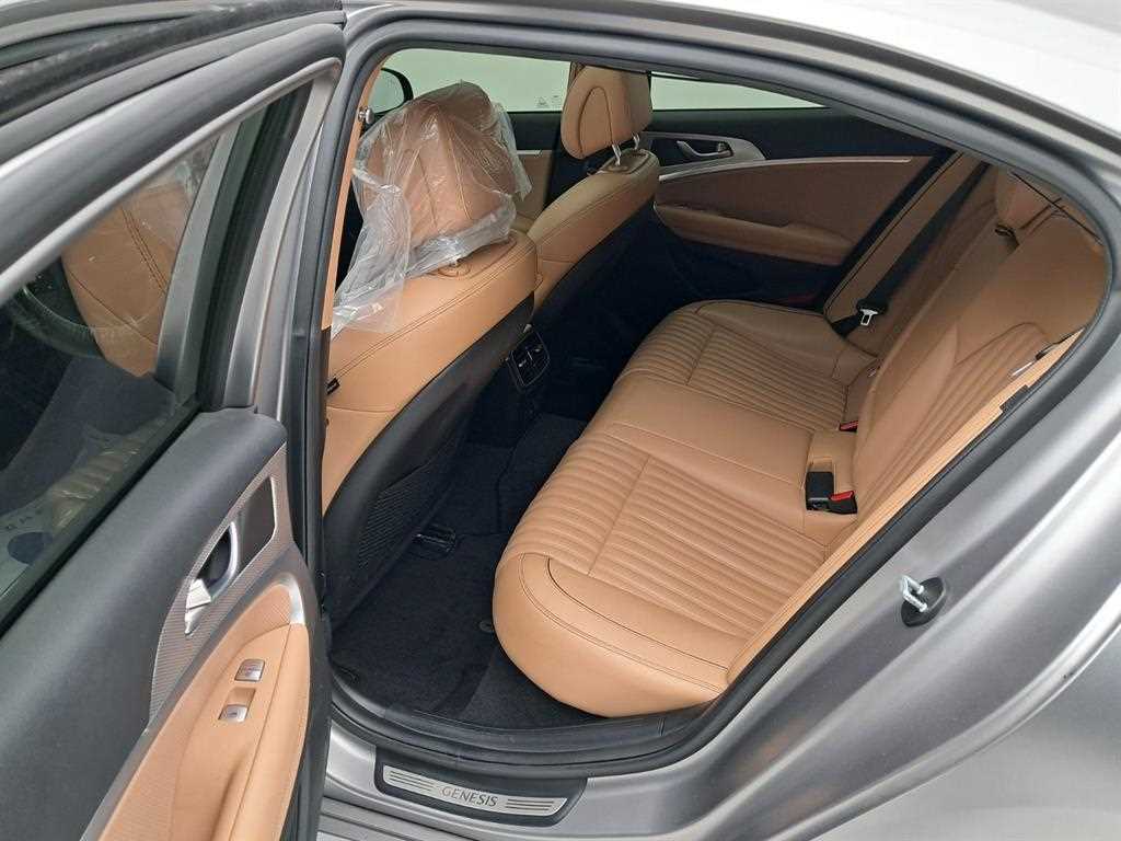 Genesis G70 - Vista 12