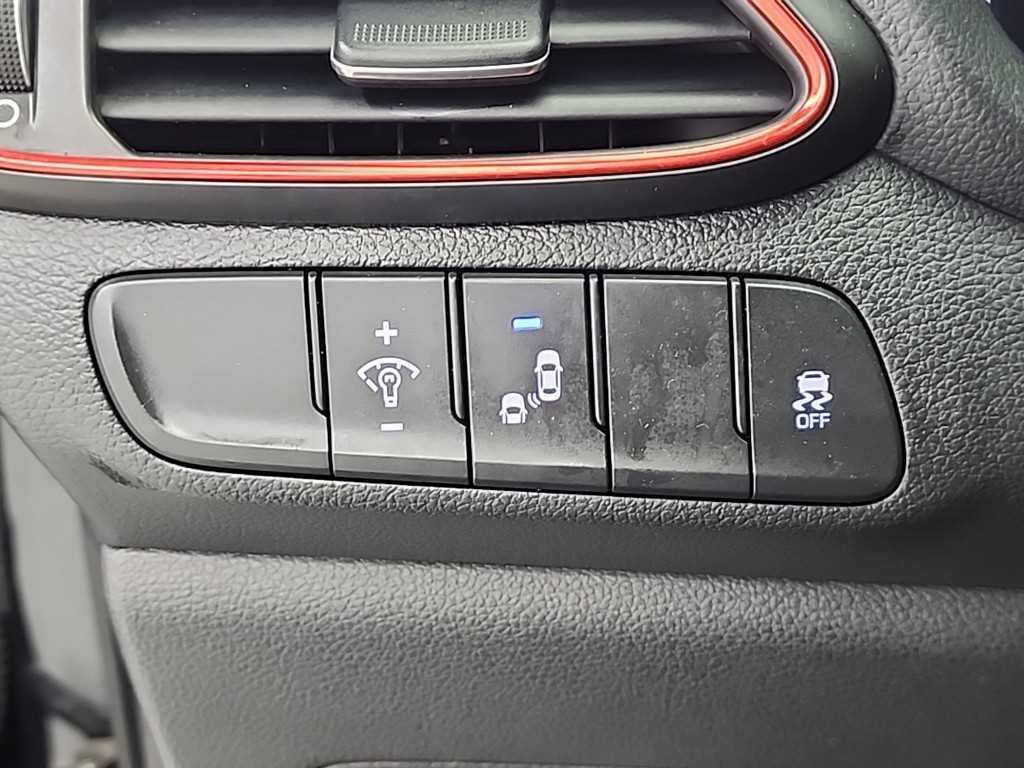 HYUNDAI i30 2017 Negro - Importación desde Corea - HF Imports Iquique - Foto 18