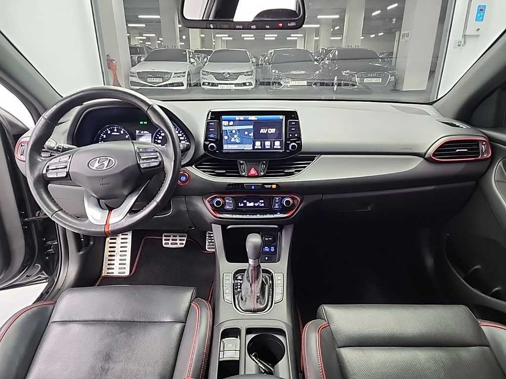 HYUNDAI i30 - Vista 7