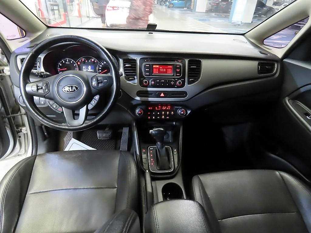 KIA Carens - Vista 10