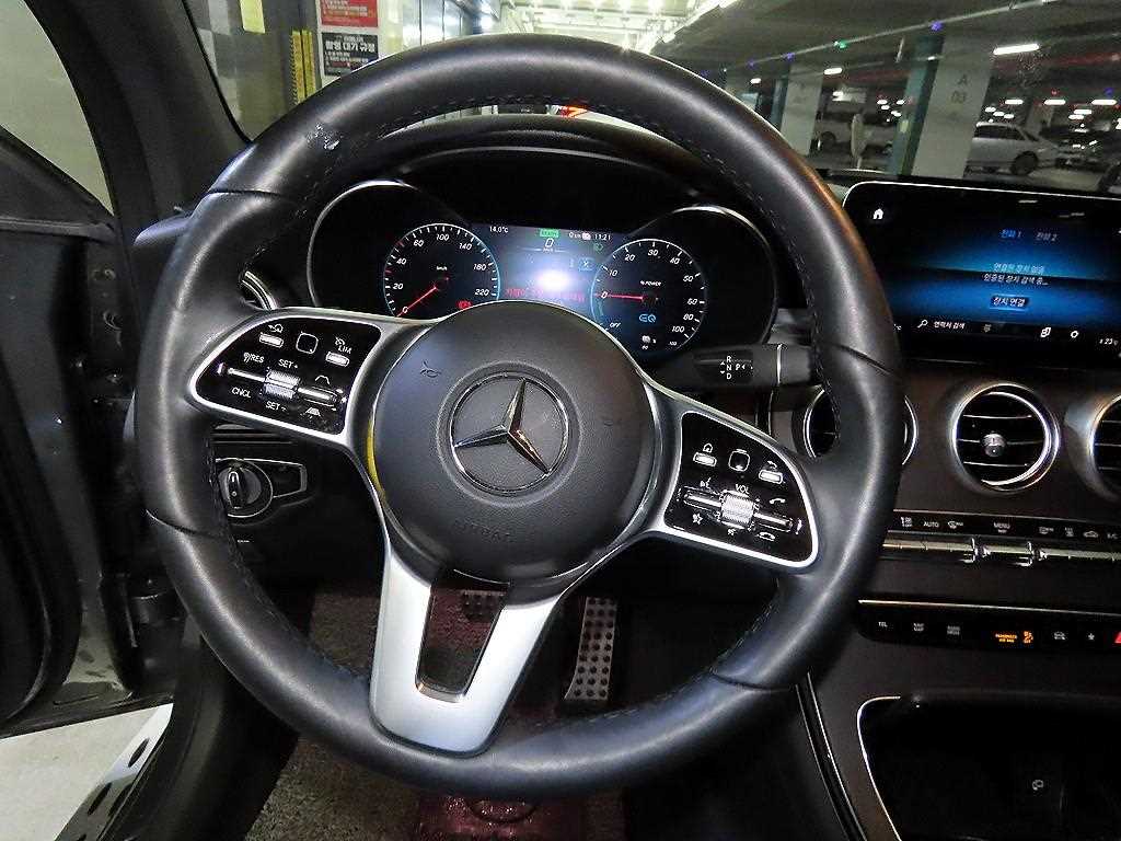 Mercedes Benz GLC Class - Vista 8