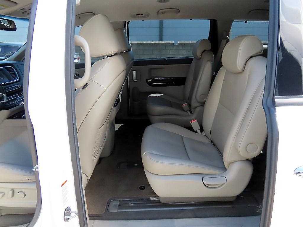 KIA Carnival - Vista 6