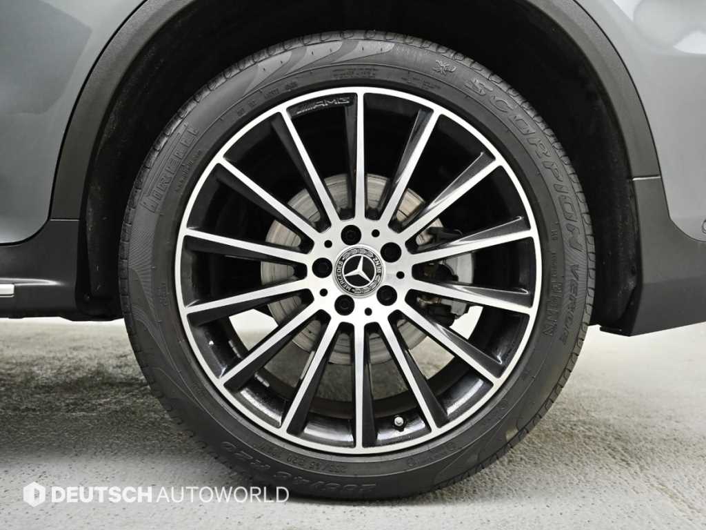 Mercedes Benz GLC Class - Vista 5