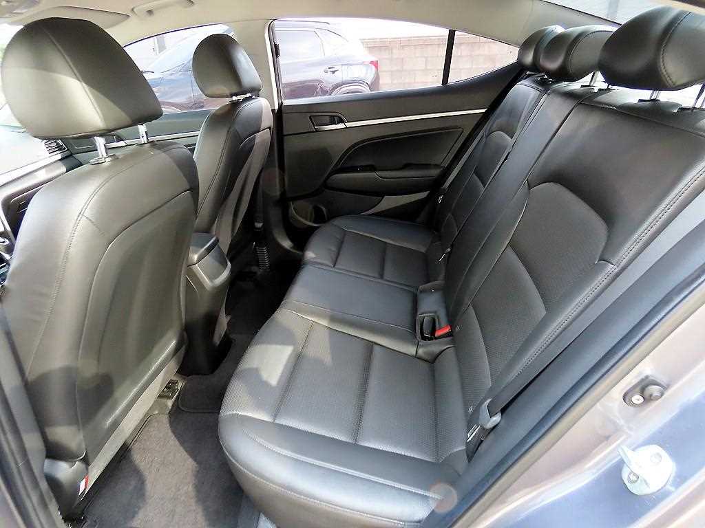 HYUNDAI Avante - Vista 6