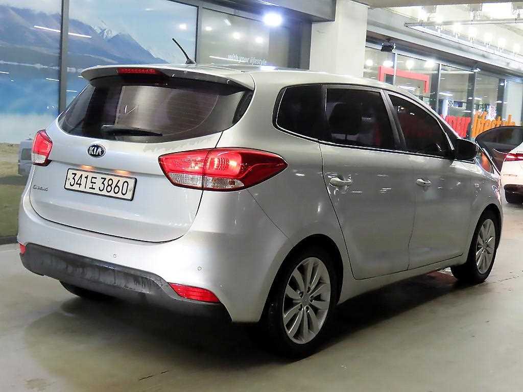 KIA Carens - Vista 4