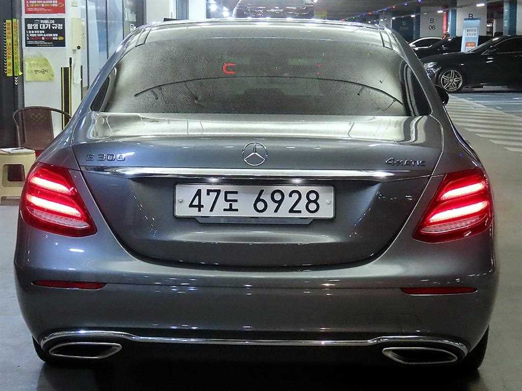 Mercedes Benz E class - Vista 5
