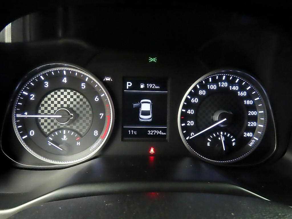 HYUNDAI Avante - Vista 8