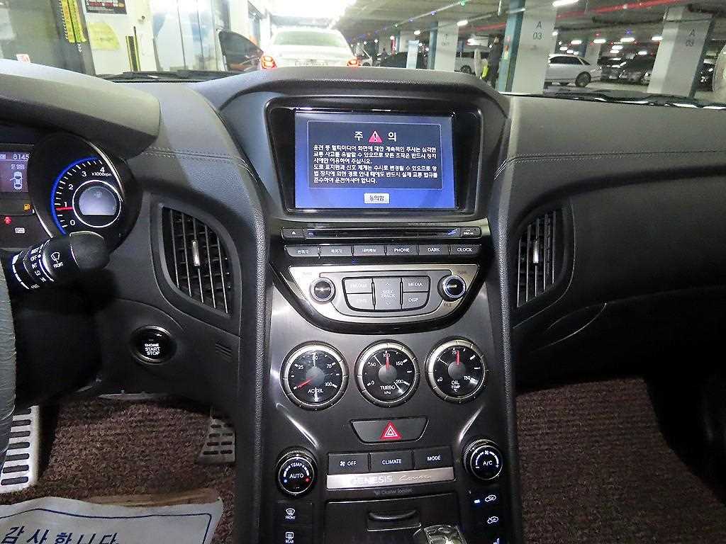 HYUNDAI Genesis - Vista 11