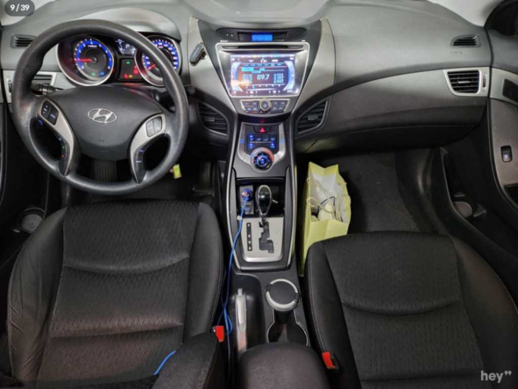 HYUNDAI Avante - Vista 4