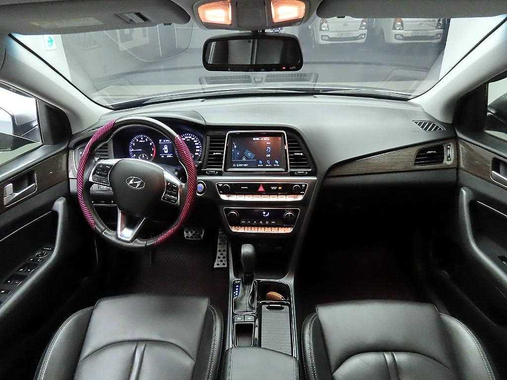 HYUNDAI Sonata - Vista 8