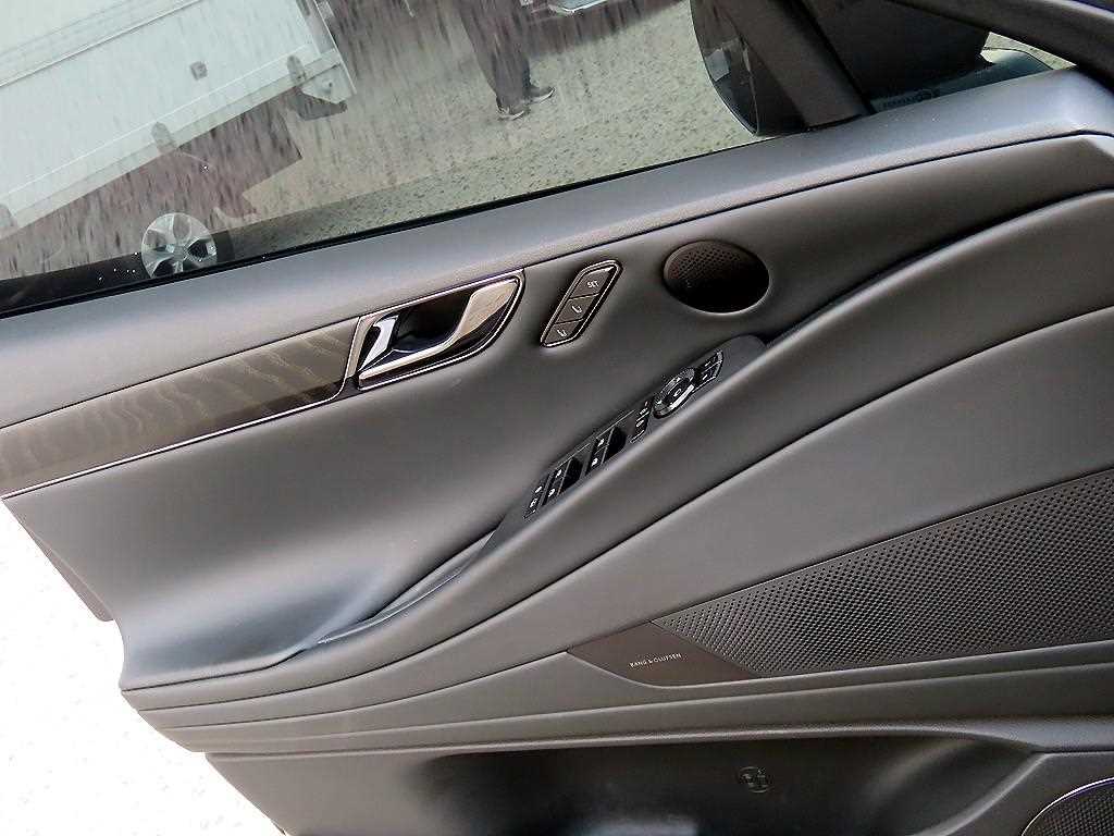 Genesis G80 - Vista 12