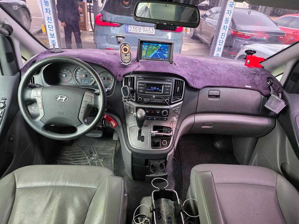 HYUNDAI Starex - Vista 5