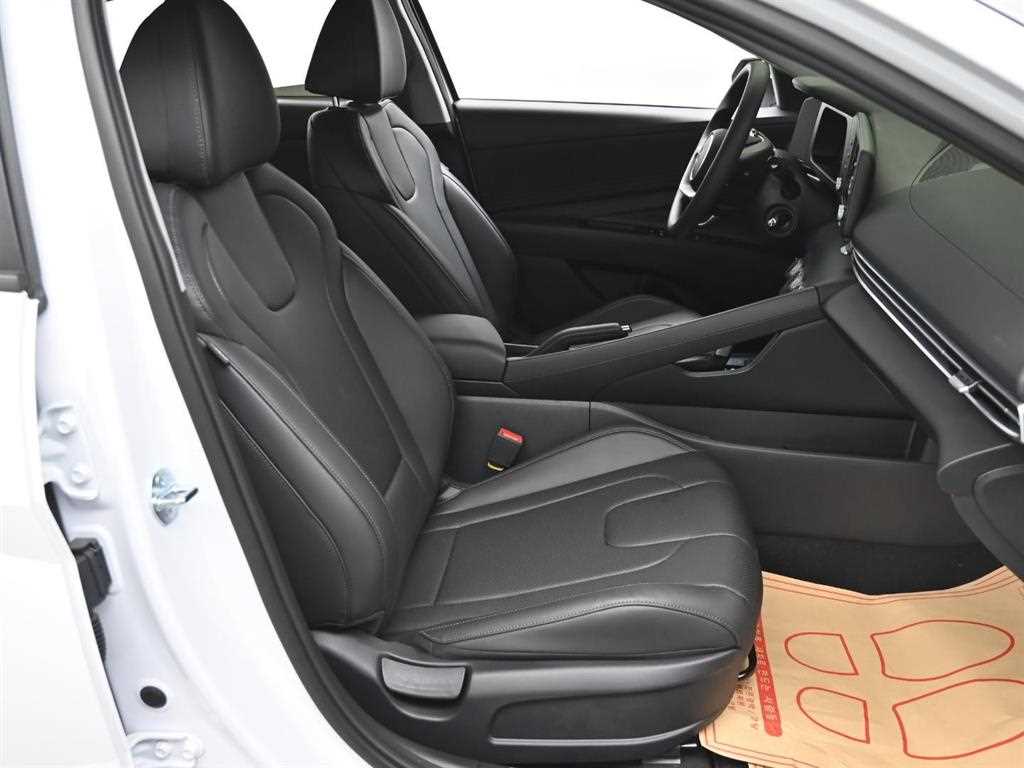 HYUNDAI Avante - Vista 10