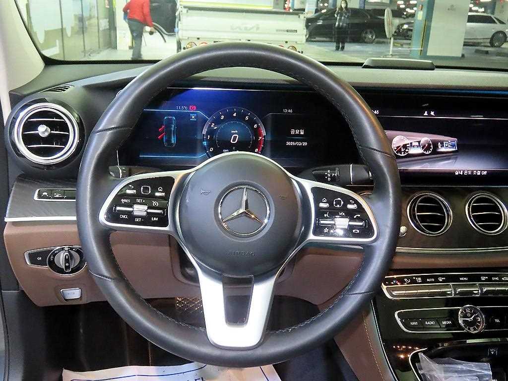 Mercedes Benz E class - Vista 8