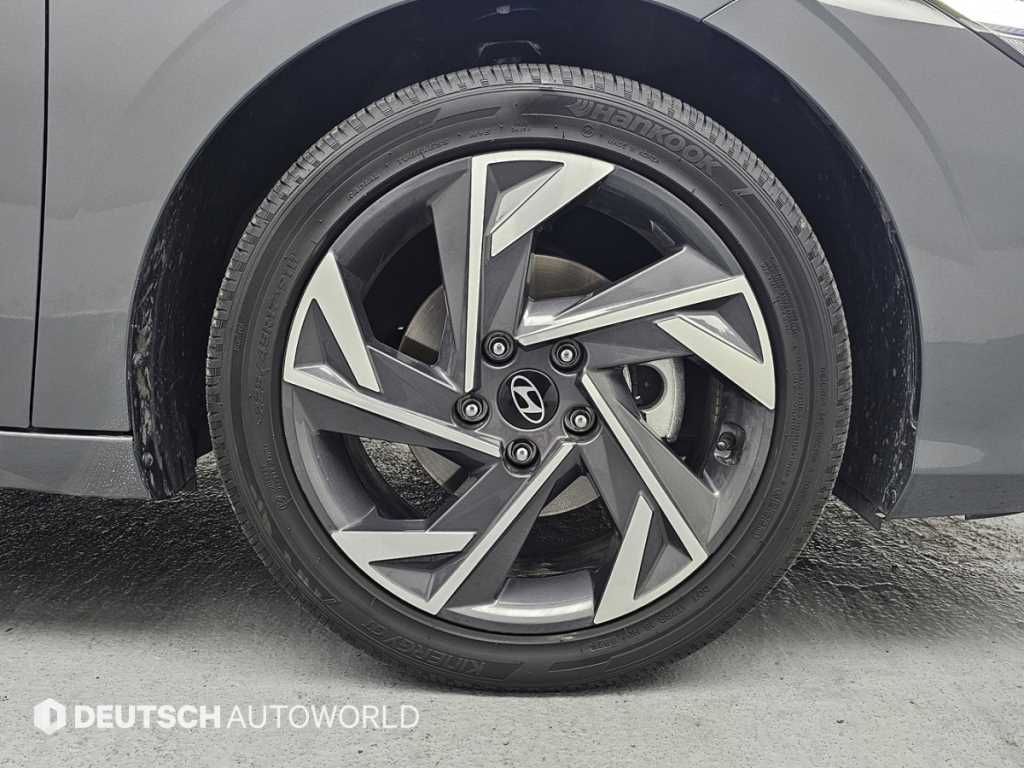 HYUNDAI Avante - Vista 5