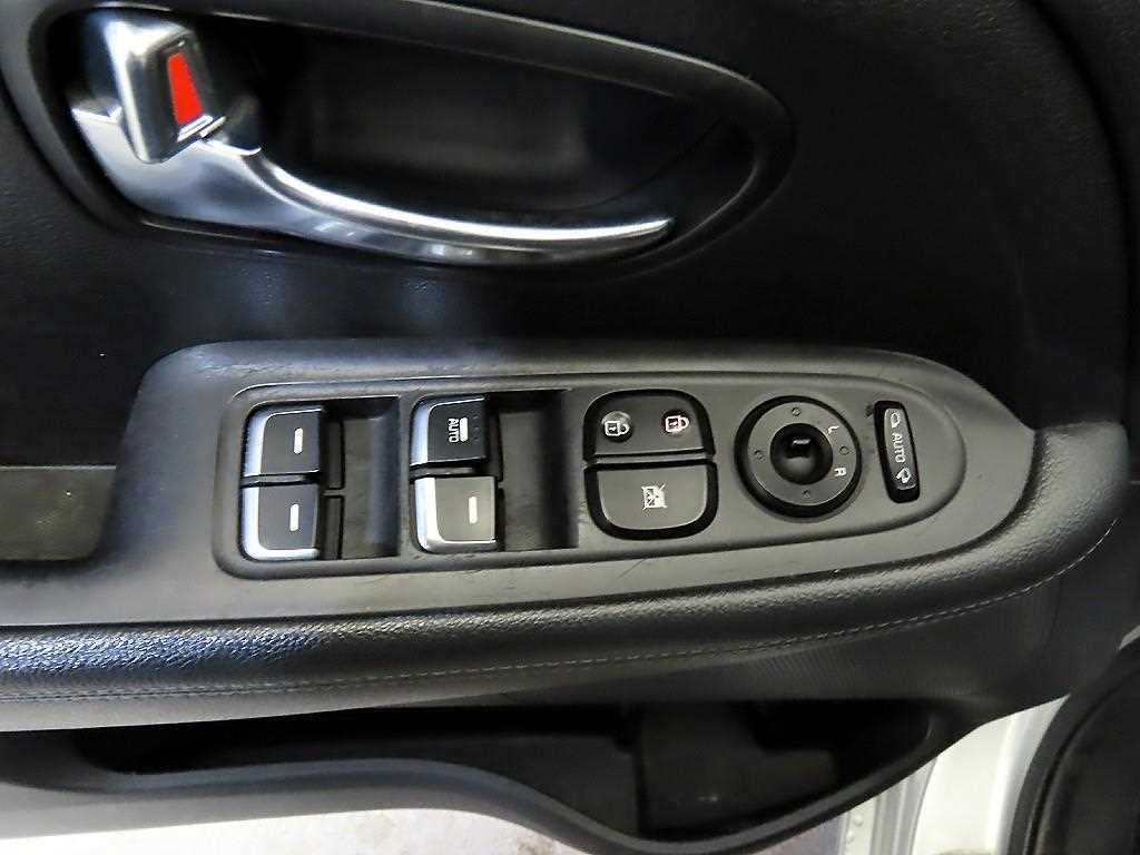 KIA Carens 2014 Plateado - Importación desde Corea - HF Imports Iquique - Foto 16