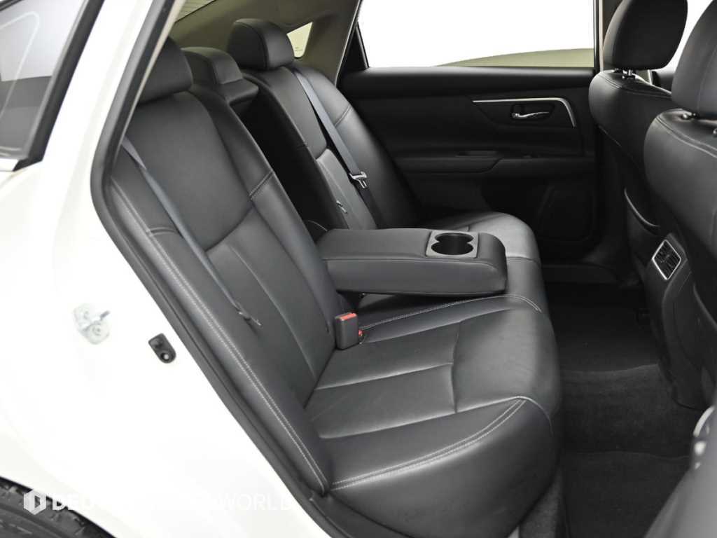 Nissan Altima - Vista 12