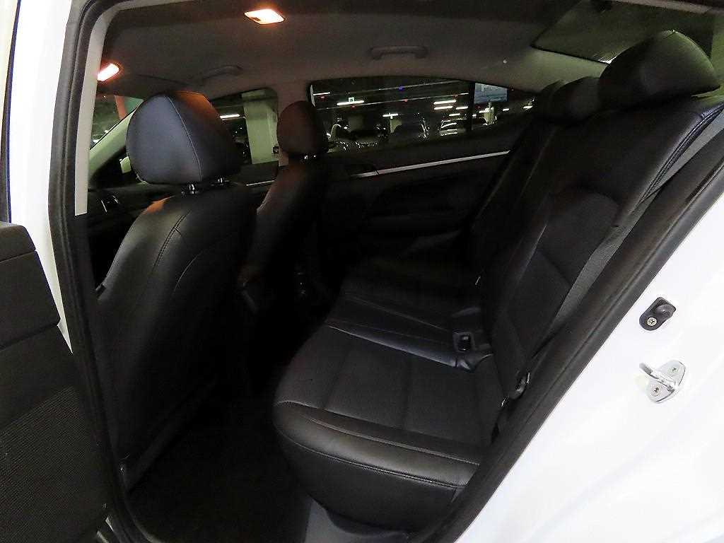 HYUNDAI Avante - Vista 7