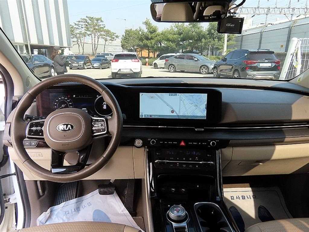 KIA Carnival - Vista 8