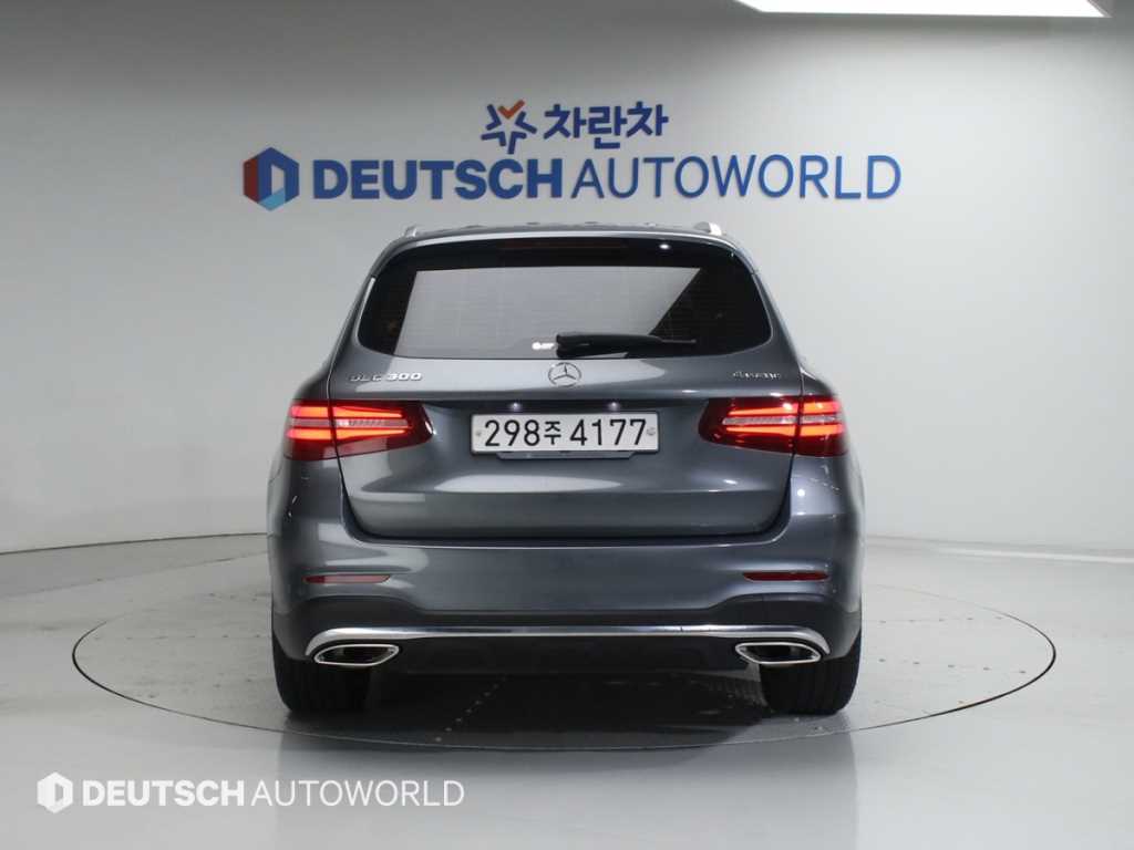 Mercedes Benz GLC Class - Vista 4