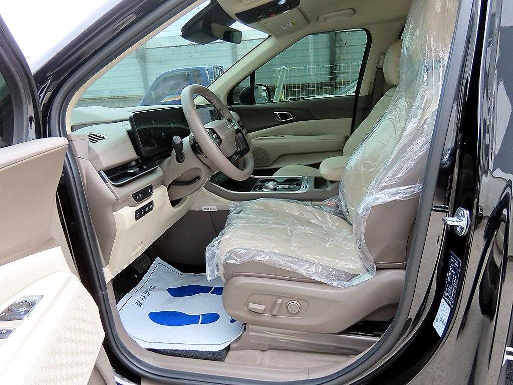 KIA Carnival - Vista 5