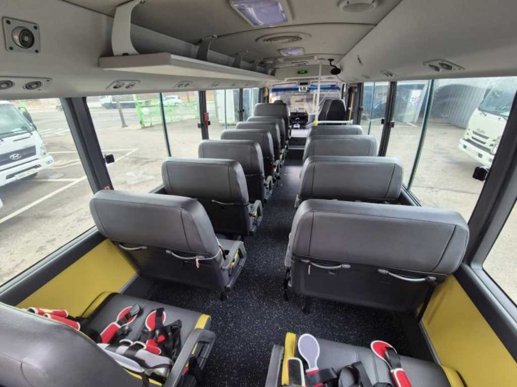 medium and large bus Hyundai bus 2021 Amarillo - Importación desde Corea - HF Imports Iquique - Foto 13