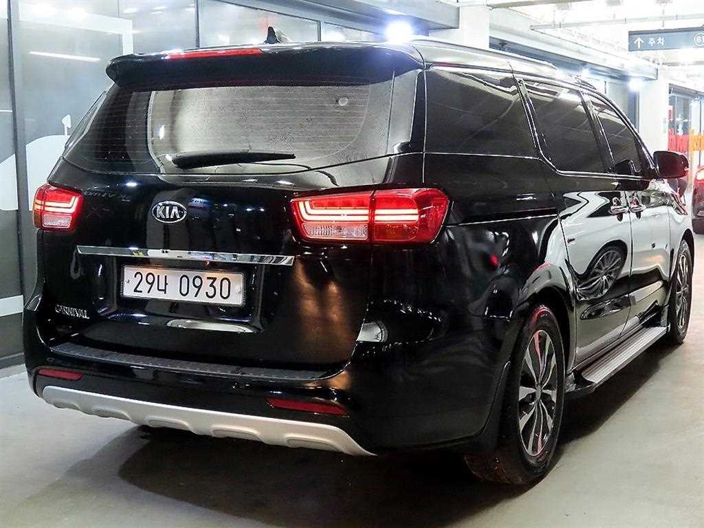 KIA Carnival - Vista 4