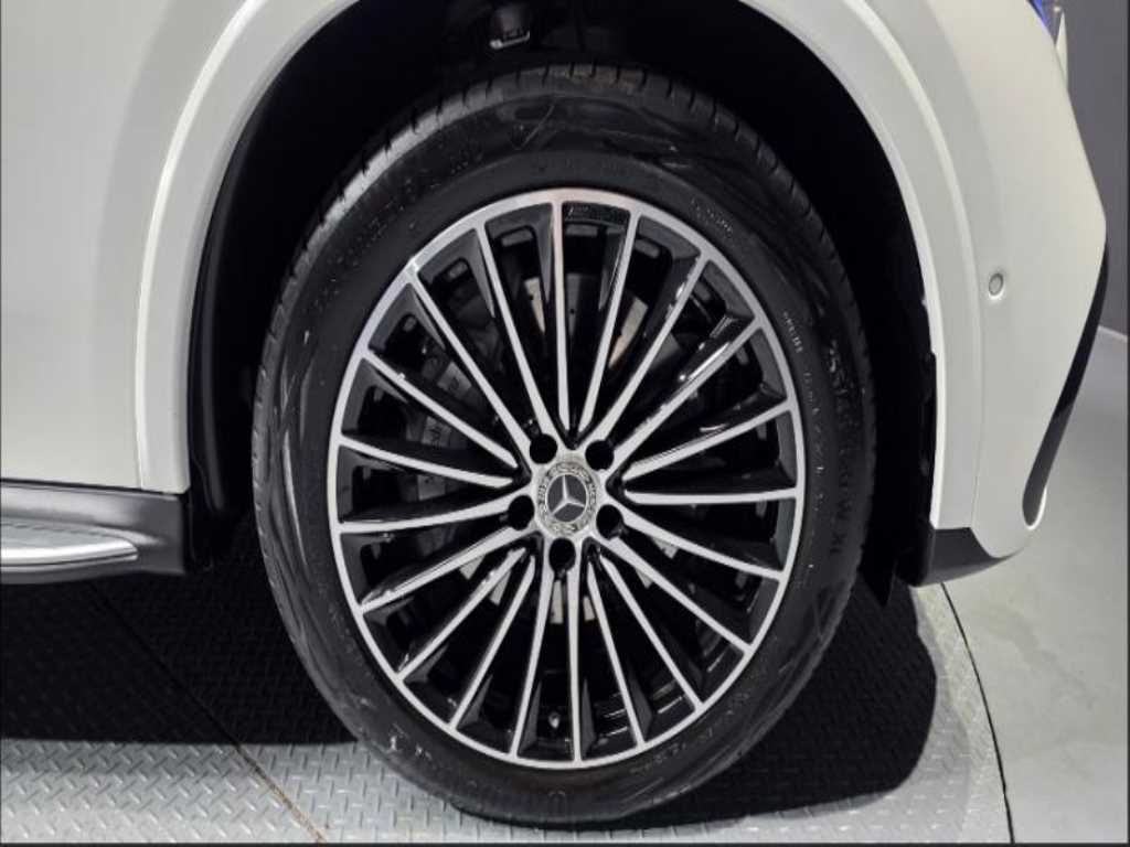 Mercedes Benz GLC Class - Vista 5