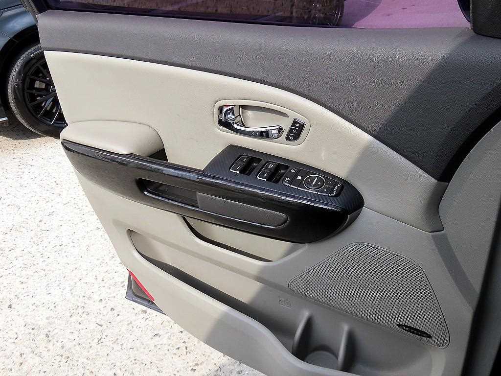 KIA Carnival - Vista 12