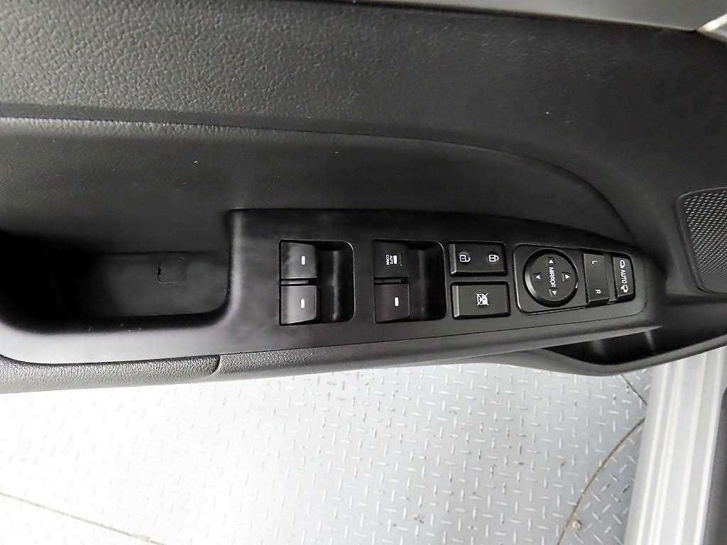 HYUNDAI Avante - Vista 11