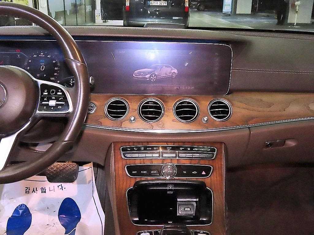 Mercedes Benz E class - Vista 11