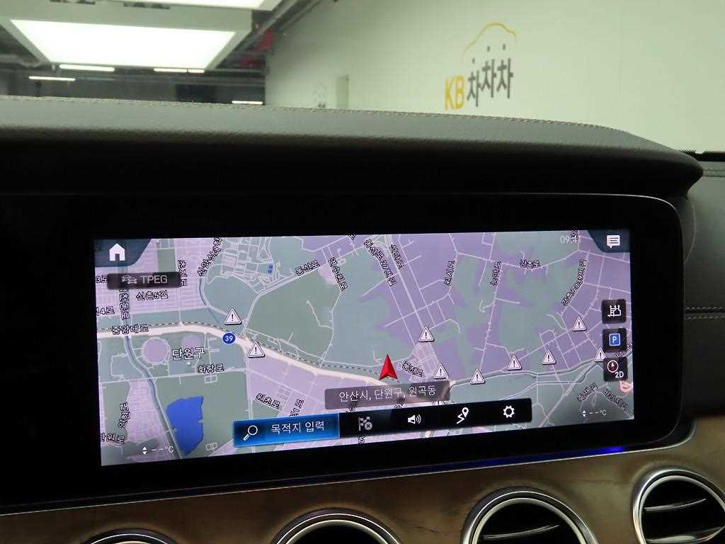 Mercedes Benz E class - Vista 8