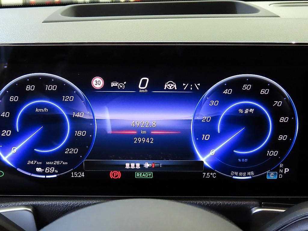 Mercedes Benz EQB - Vista 9