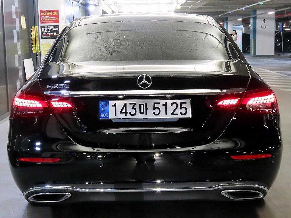 Mercedes Benz E class - Vista 5