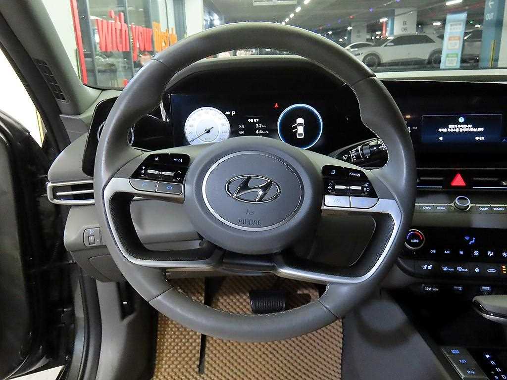 HYUNDAI Avante - Vista 9