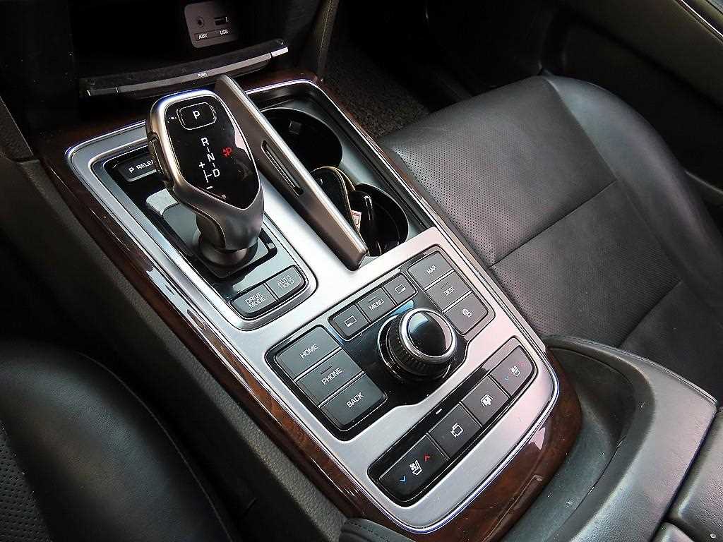 HYUNDAI Equus - Vista 11